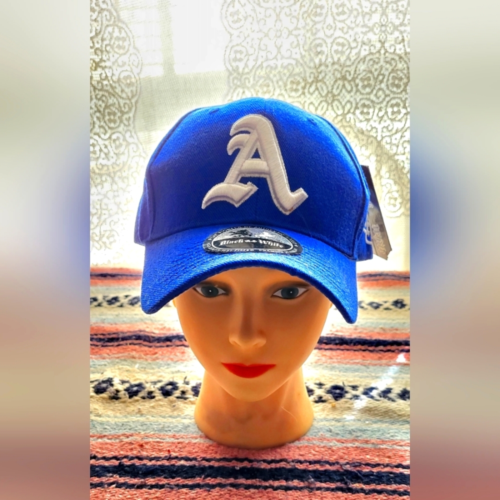 Black & White  (A) high quality  fitted head wear